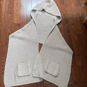 RW&CO knitted scarf